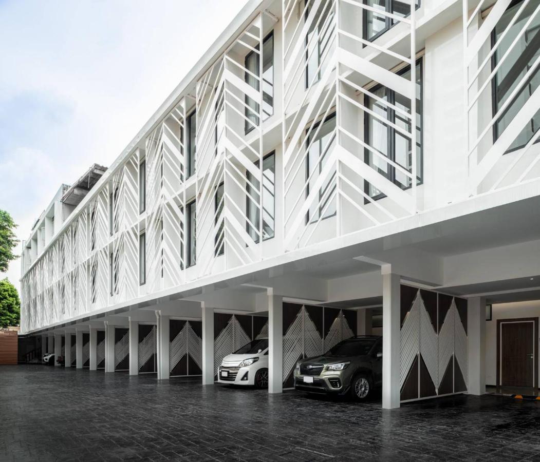 Lucky Hotel Бангкок Экстерьер фото