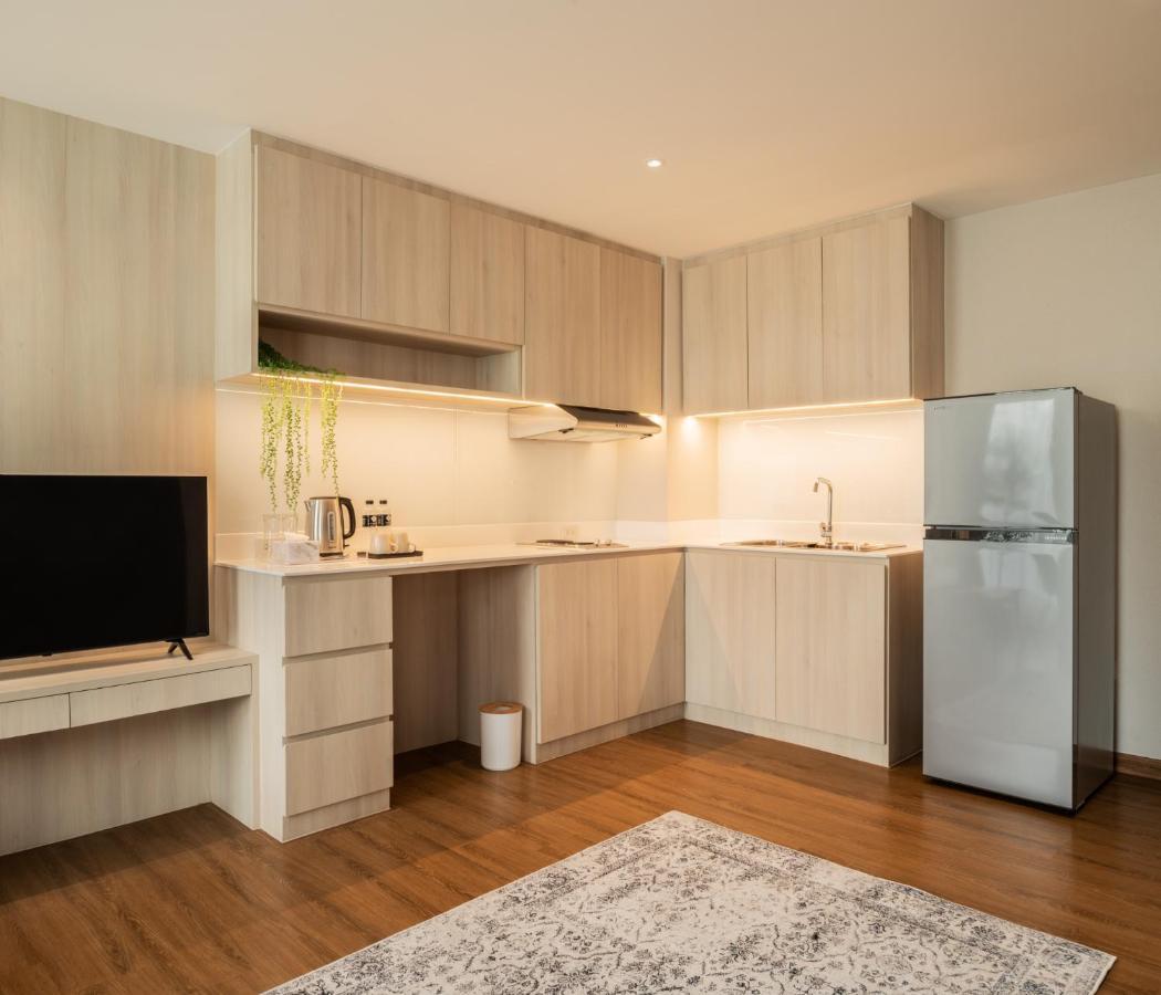 Lucky Hotel Бангкок Экстерьер фото